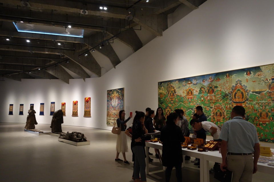 雅昌艺术中心藏品展厅,雅昌书墙