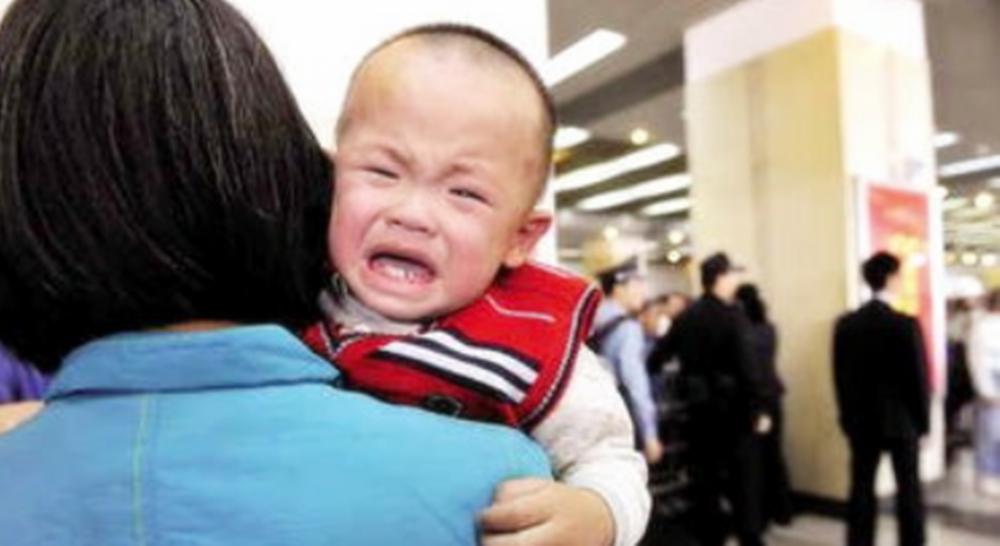 怎么判断宝宝受惊吓好没好,怎么判断宝宝被吓到了