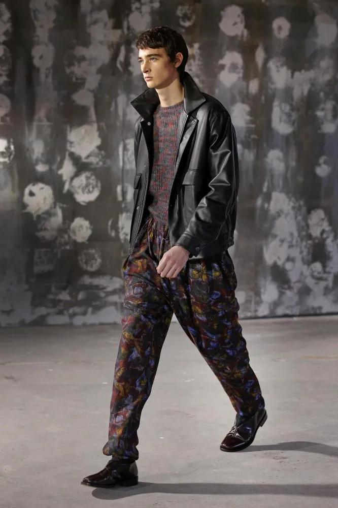 不再“机车”，能穿出极简风的「皮外套」让男人更性感