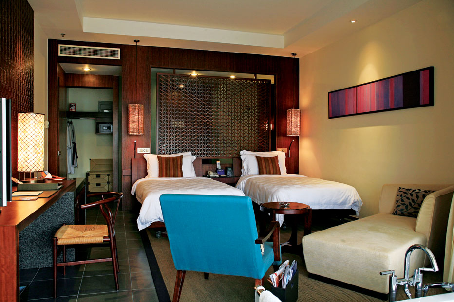 三亚希尔顿酒店多少钱一晚,三亚六月适合旅游度假吗