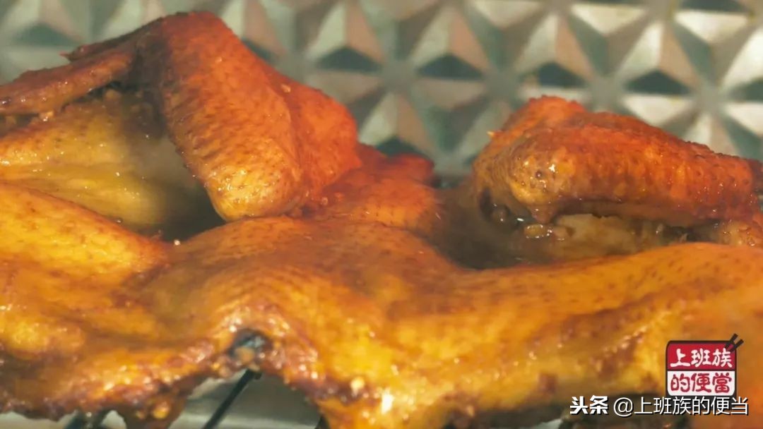 外焦里嫩的烤鸡怎么做,烤箱烤鸡怎么做到外焦里嫩