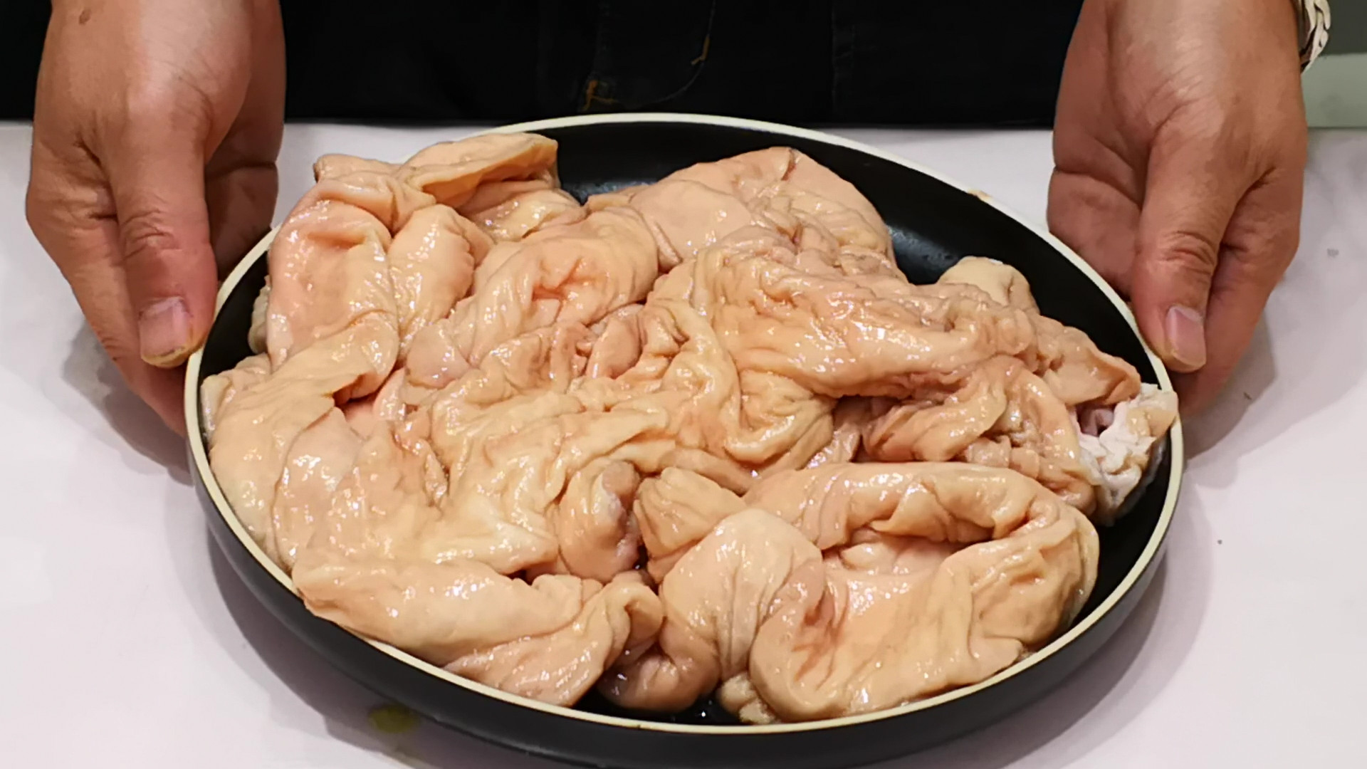 洗肥肠方法视频教程,半成品肥肠怎么去腥臭味