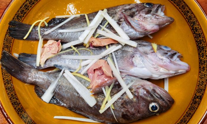 炖鱼放哪些调料去腥好吃,炖鱼怎样才能好吃去腥用什么料