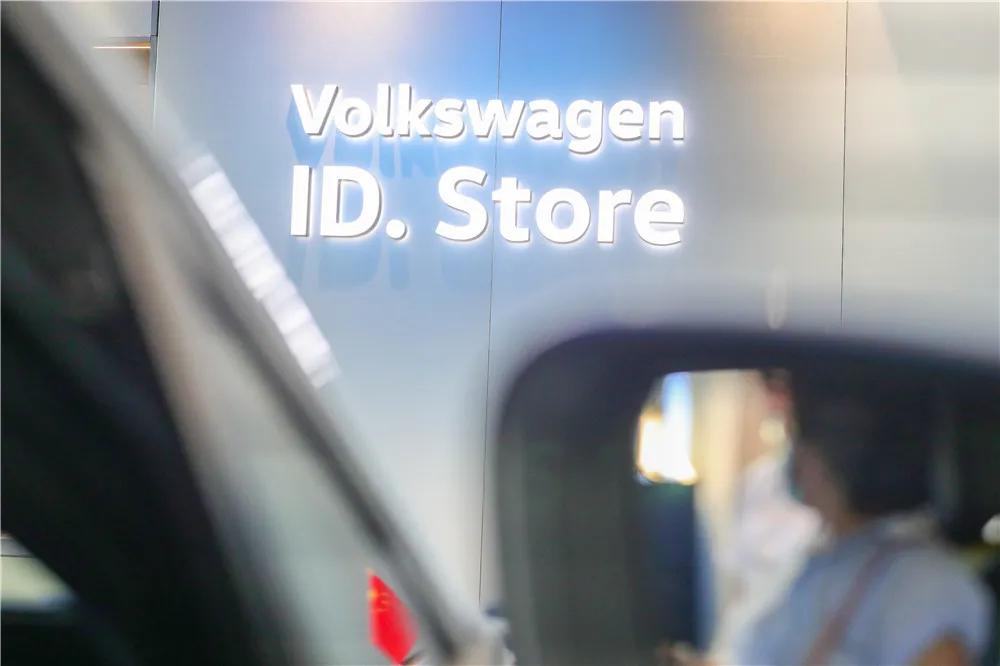 这个国庆节，上汽大众ID.家族用志愿红表达心中热爱