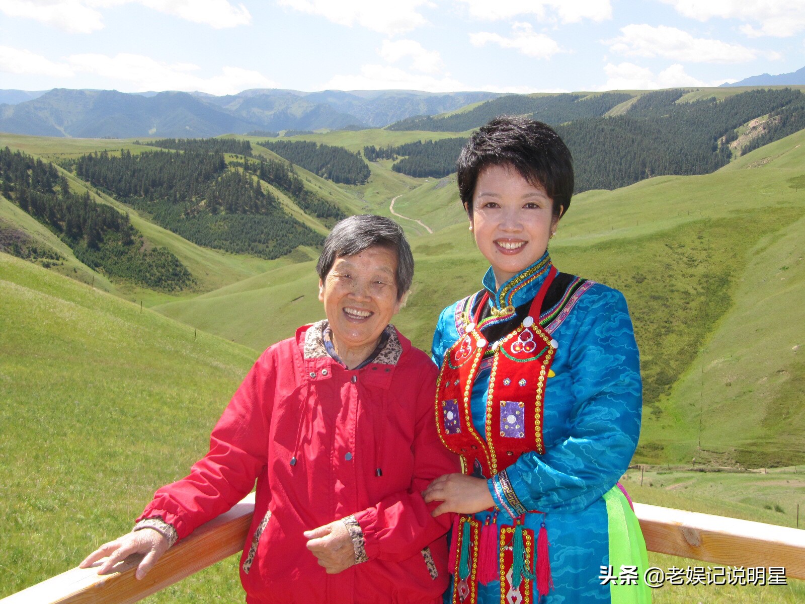 夕阳红黄薇主持,夕阳红的主持人黄薇的近照