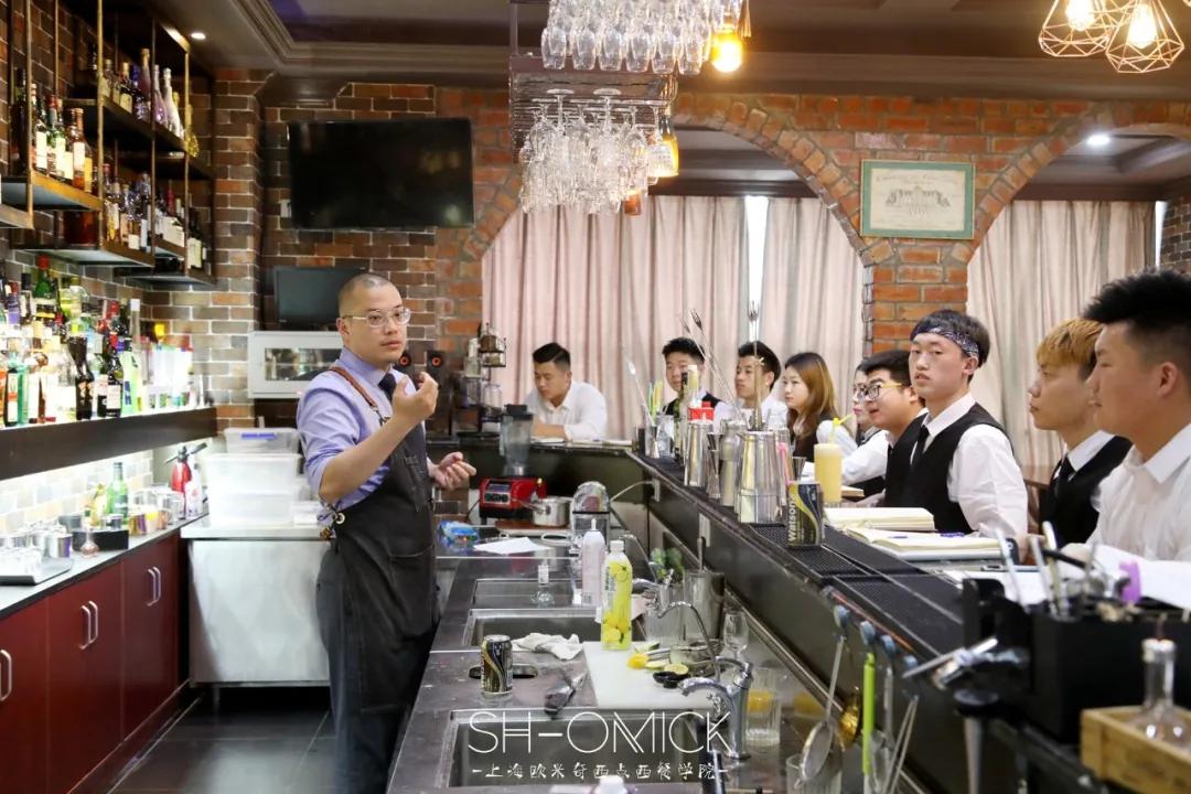 毕业生潘澄弘|在外滩十八号工作，是什么样的体验？