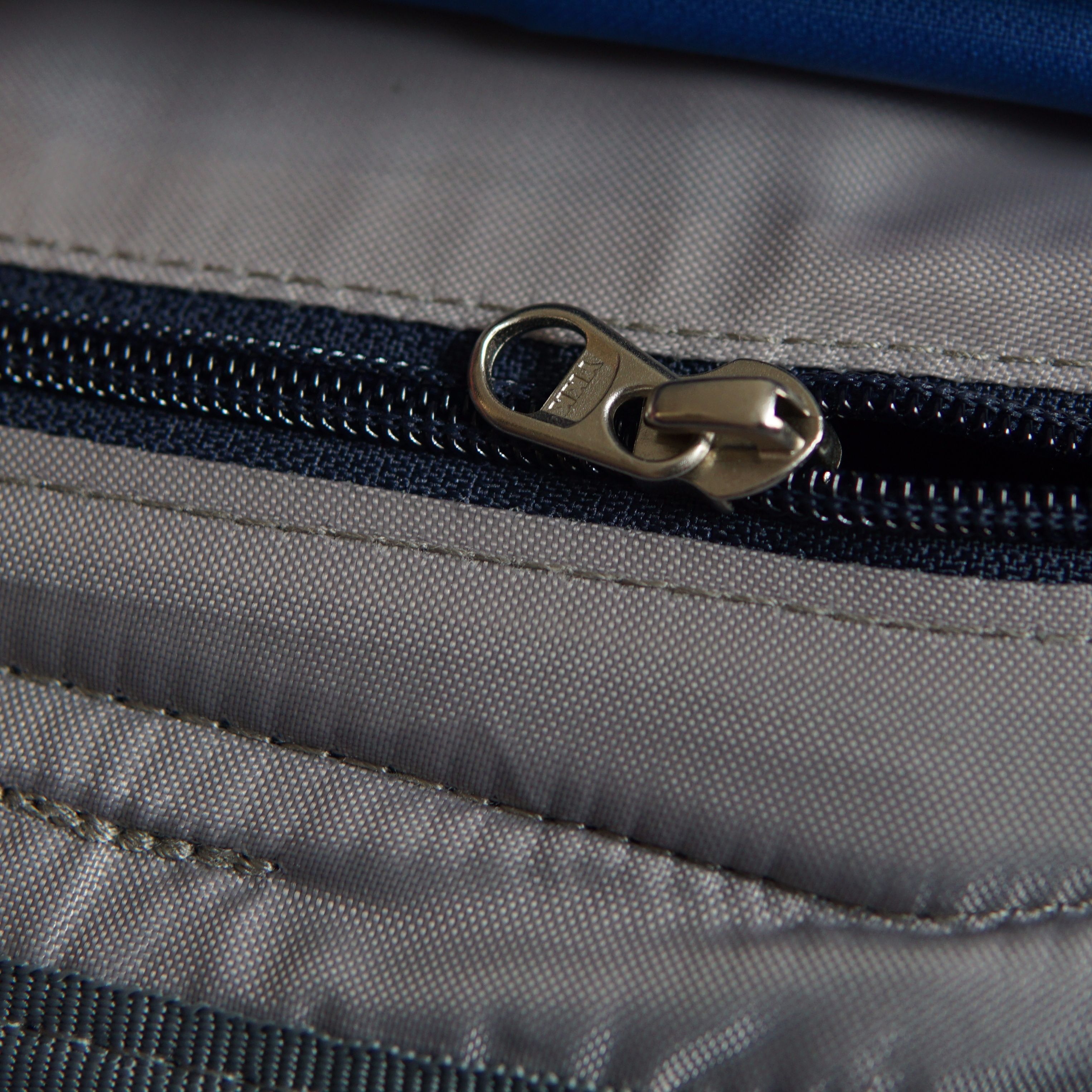 再也不怕背包被汗湿了：多特福特拉26L户外背包评测