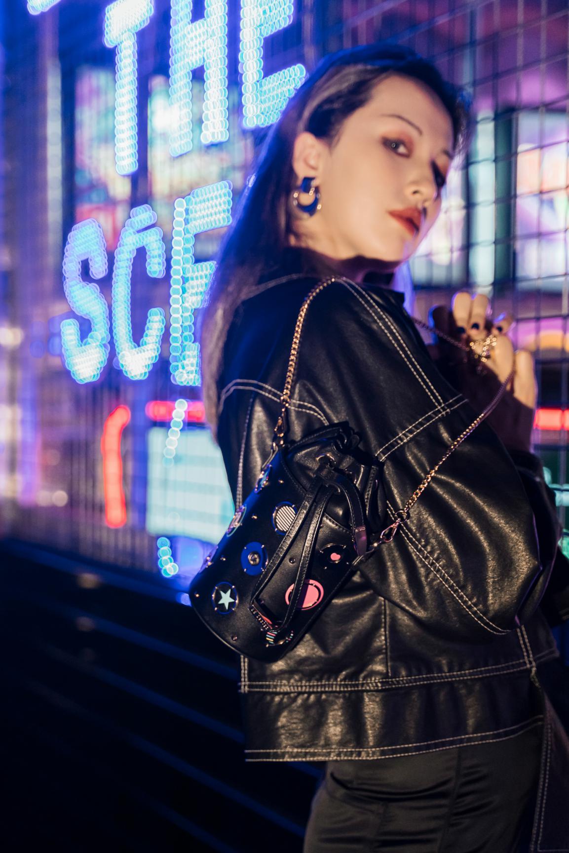 刘雯露腰针织上衣,大表姐刘雯同款巴洛克毛衫穿搭