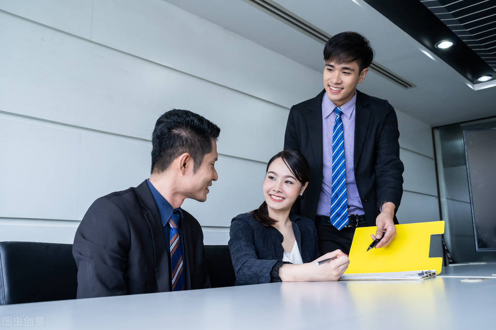 如何跟喜欢抬杠的人相处,怎么跟喜欢的人挑起话题