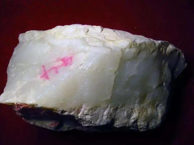 和田玉青花籽料和青花山料的区别,清代的和田玉是山料多还是籽料多