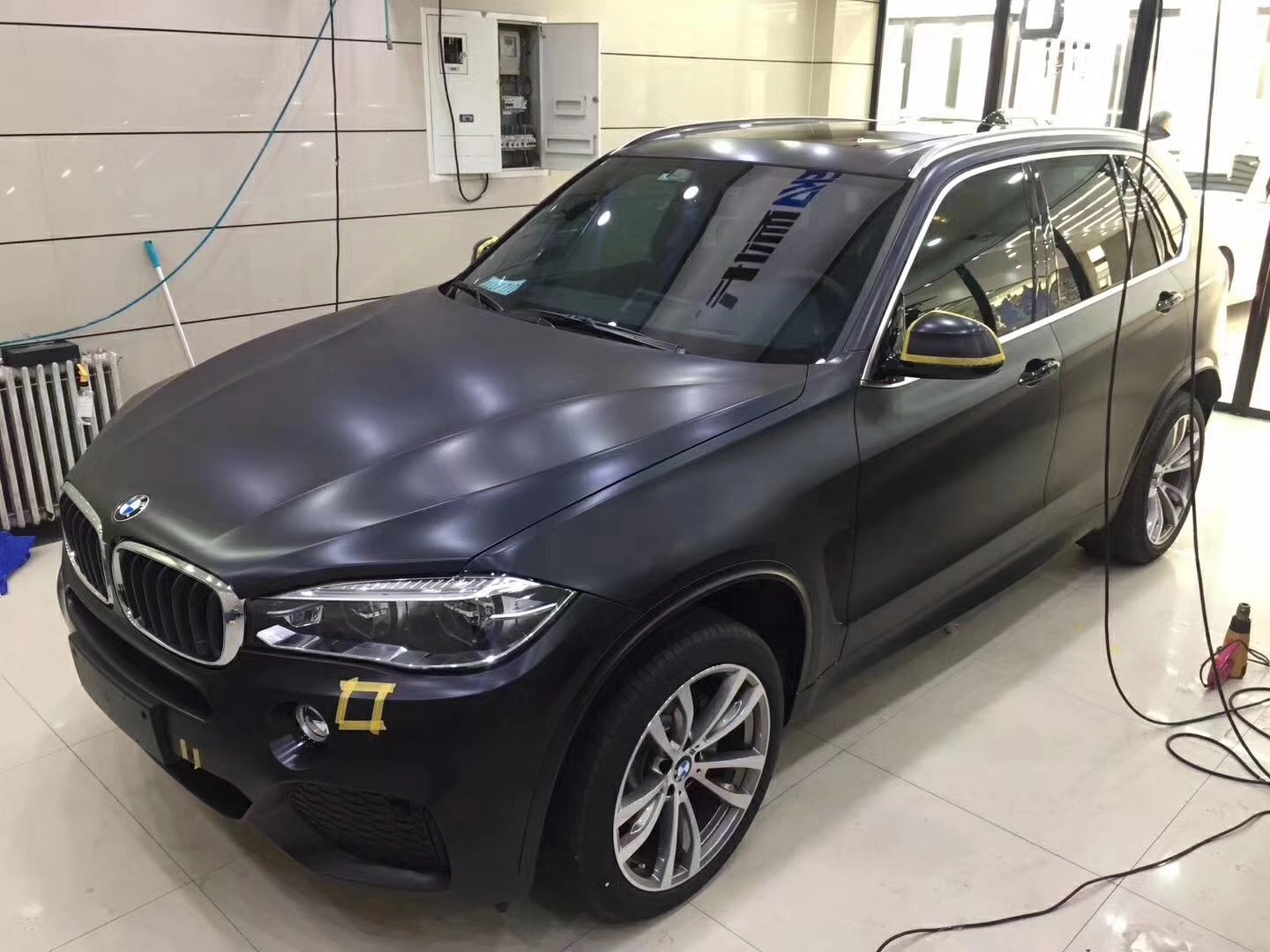 宝马x5隐形车衣完工效果,宝马x5大师风系列隐形车衣