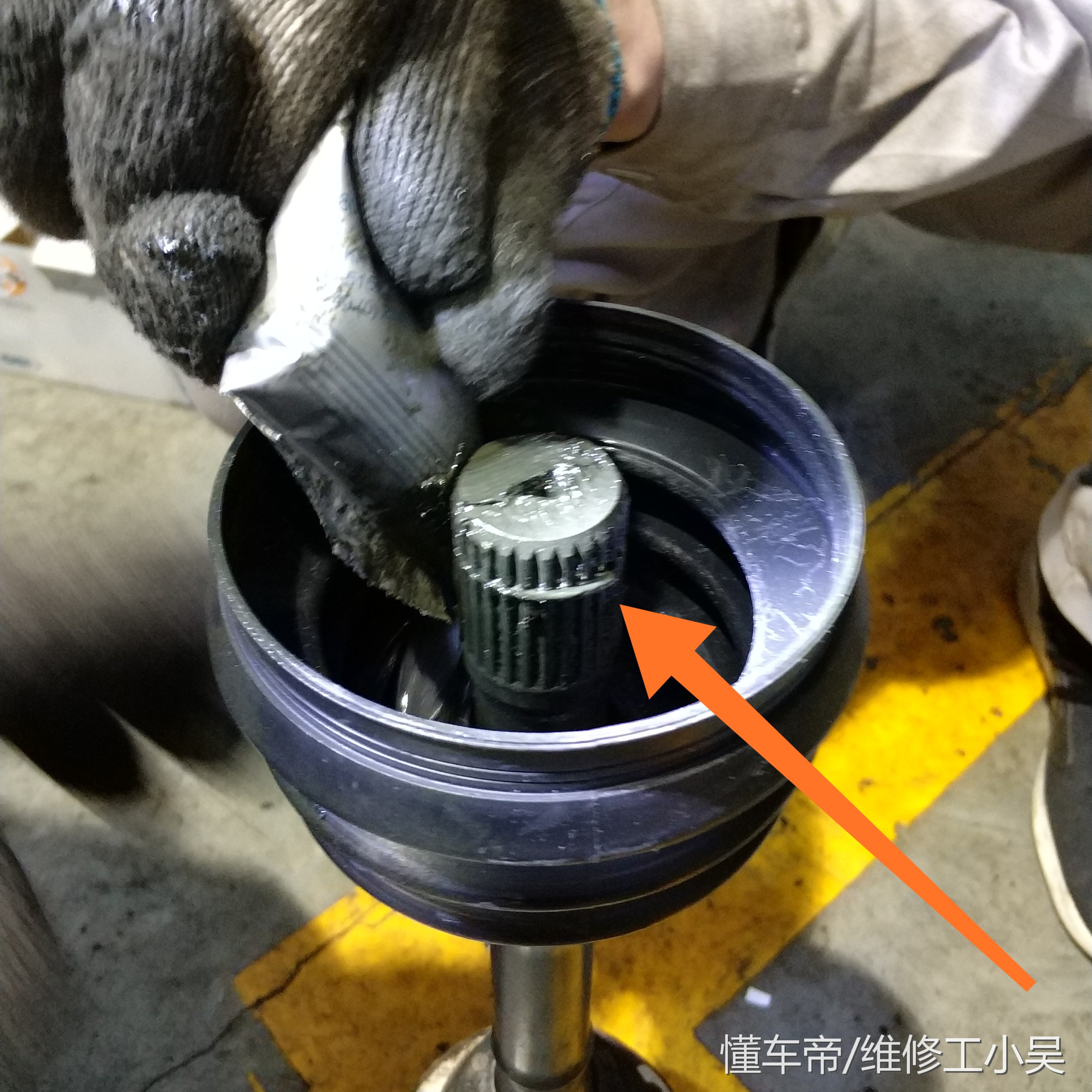 大众途锐方向机漏油维修,途锐喷油嘴密封圈换了还是要漏