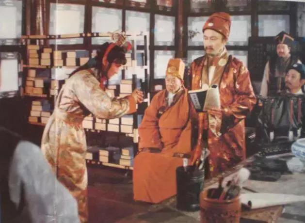 红楼梦贾宝玉为什么不喜欢薛宝钗,红楼梦中众人对贾宝玉的评价