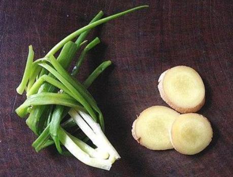 如何把骨头汤熬得又浓又白,骨头汤怎么熬才白又浓