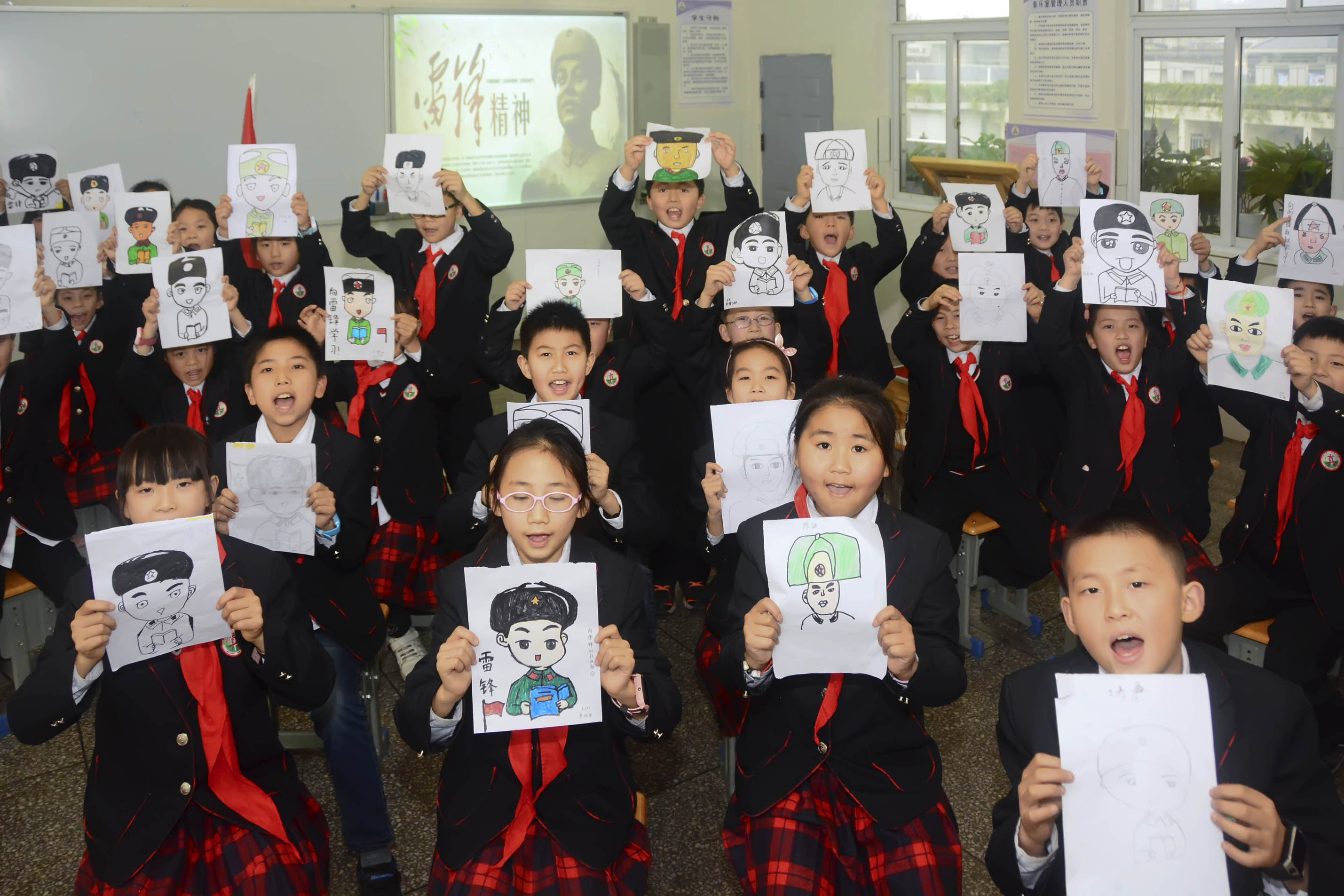 巴州区三小:三月春风暖人心雷锋精神照我行