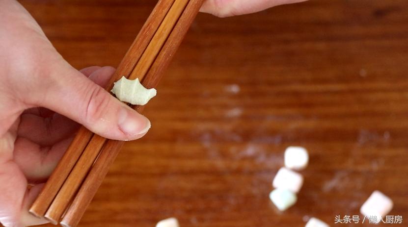 面粉秒变劲道面条好吃又易做,面粉做面条简单又快的方法