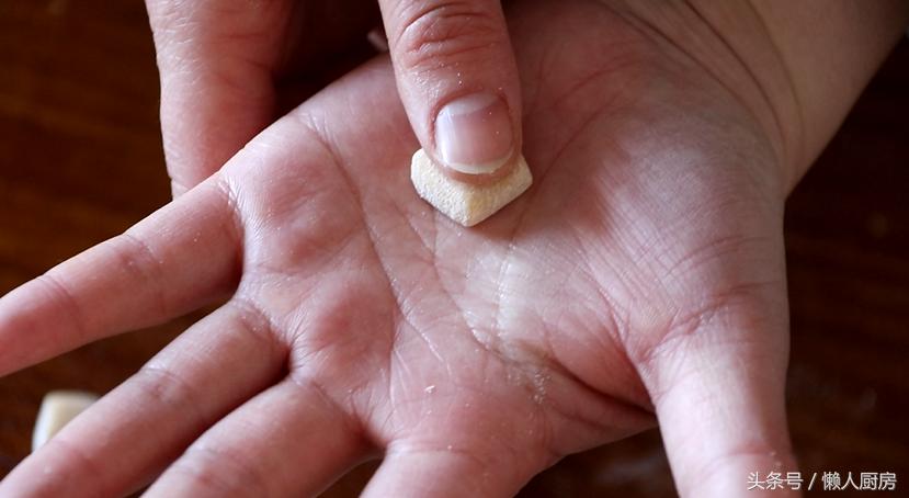 面粉秒变劲道面条好吃又易做,面粉做面条简单又快的方法