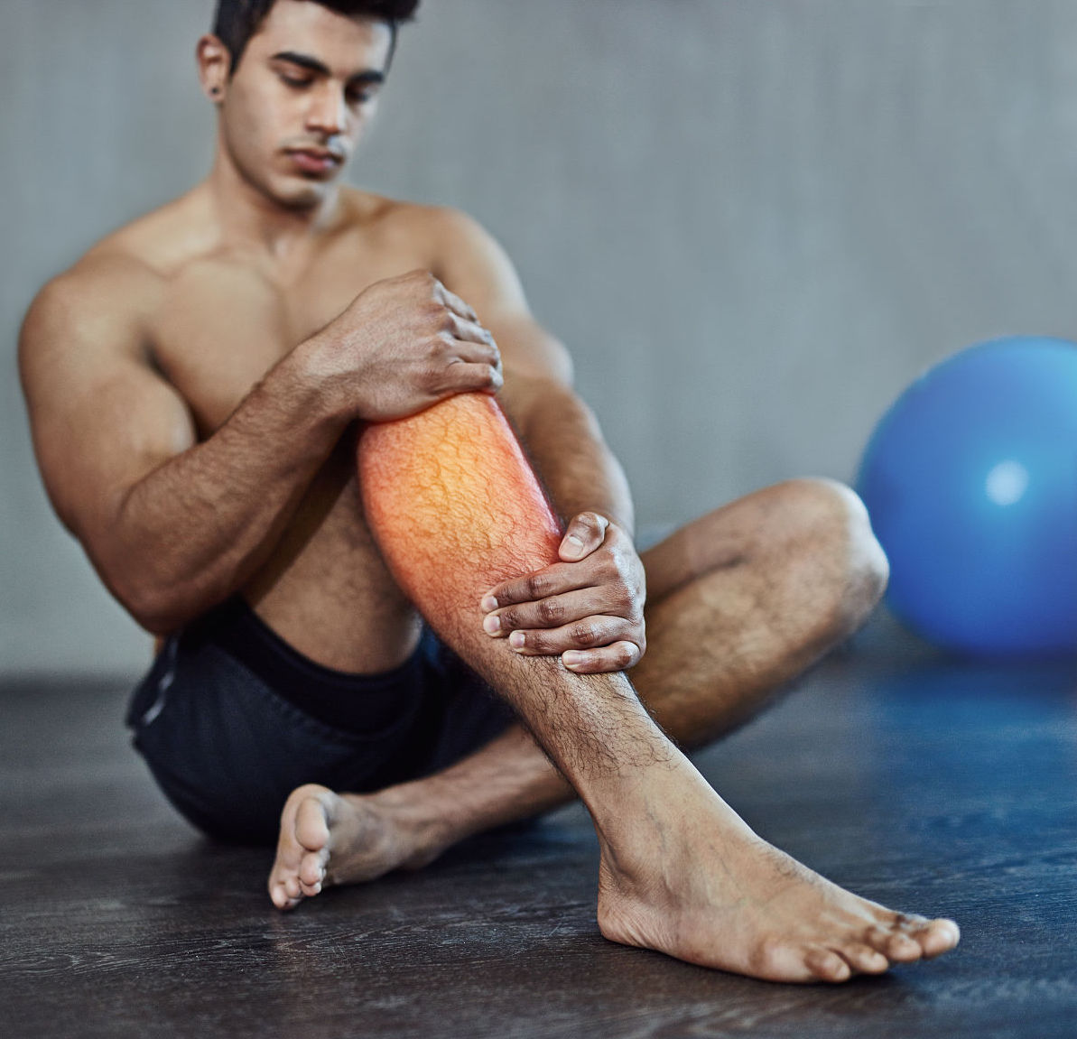 膝关节囊积液包括髌上囊积液吗,左膝关节少量积液髌上囊少量积液