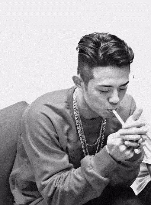 拯救发际线高额头大的发型,发际线大额头宽适合什么发型