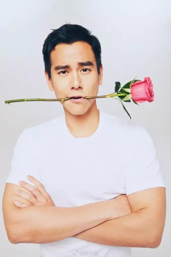 拯救发际线高额头大的发型,发际线大额头宽适合什么发型