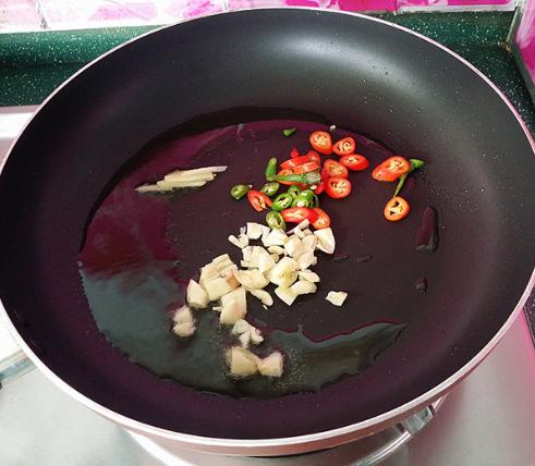 核桃仁炒什么好吃又营养,凉拌木耳花生核桃仁