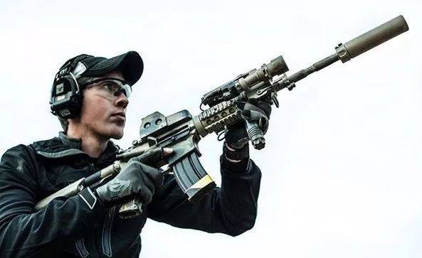 战术卢卡斯完整版,战术教父卢卡斯射击视频