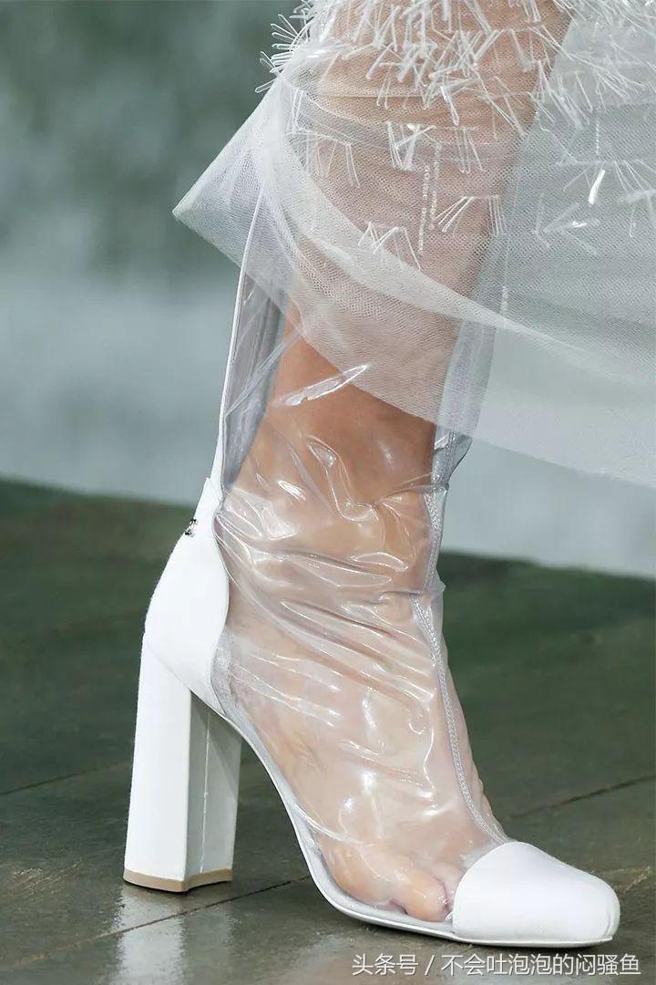 杨幂透明购物袋,花700块买包