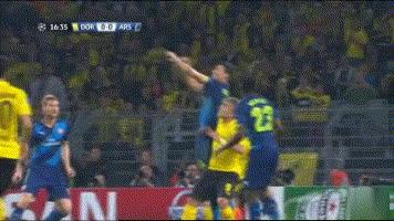 女裁判被袭击集锦,足球女裁判被袭视频