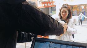 谁说面积小的奶茶店已难生存？看这两个小店如何刷爆朋友圈