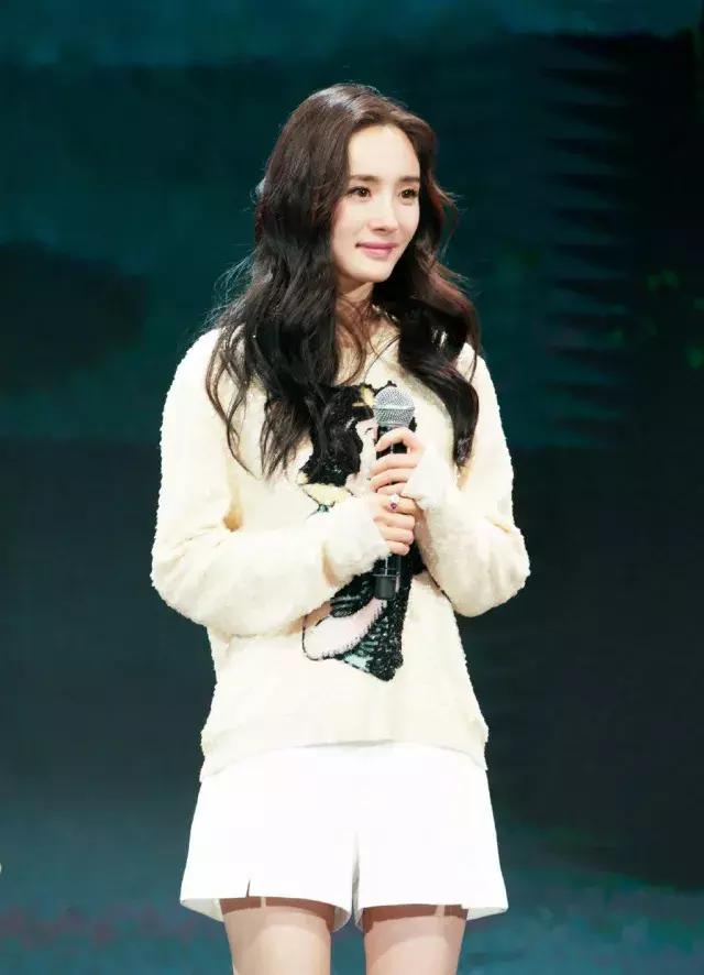 杨幂同款卫衣穿搭,杨幂同款卫衣如何搭配