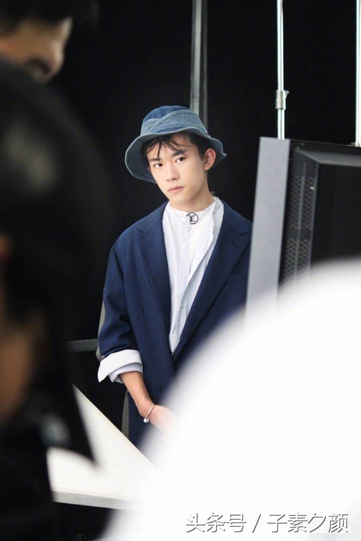 易烊千玺mj舞蹈对比张艺兴,千玺张艺兴王嘉尔舞蹈