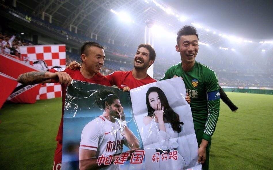 帕托球迷狂呼迪丽热巴视频,帕托表白迪丽热巴上热搜了吗