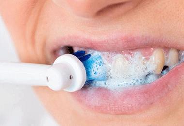 多年的黄牙让牙齿变白的最快方法,一口牙又黄又丑怎么办