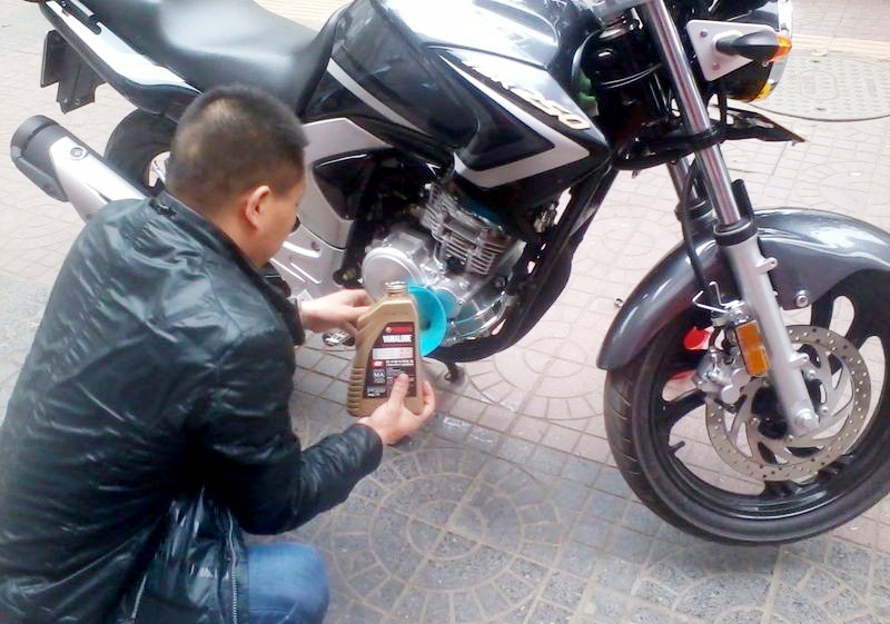 摩托车如何正确使用离合,摩托车如何正确使用油门和刹车