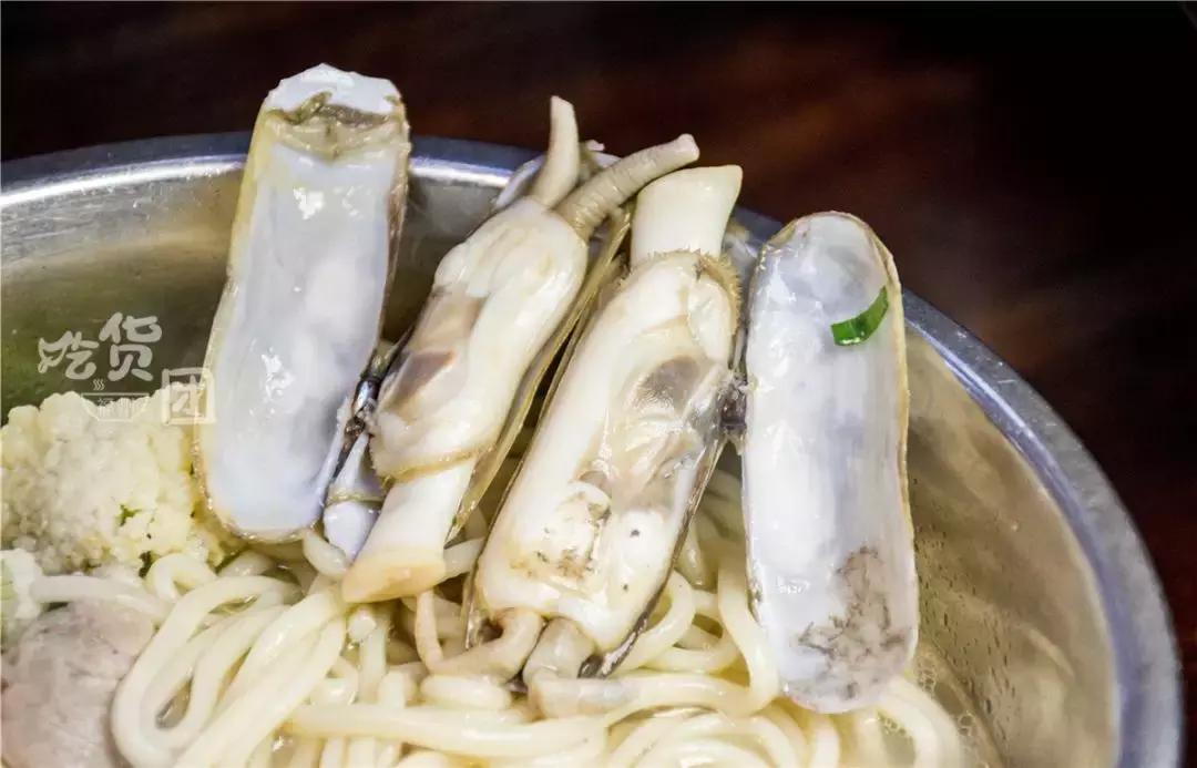 这家店的老板心太坏，放这么多料，是存心为难我胖虎？