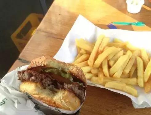 汉堡包和肉夹馍共同特征,肉夹馍被称为中国汉堡包