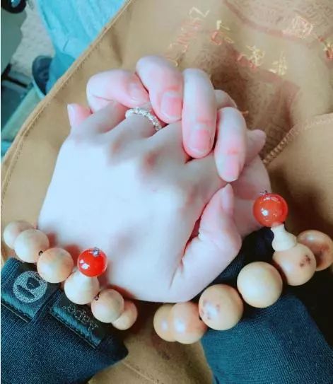 安以轩10克拉钻戒多少钱,安以轩手戴钻戒结婚的图片