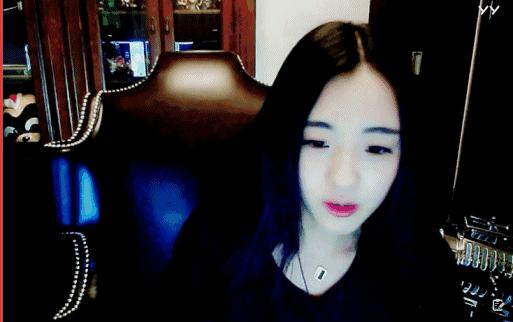 主播小小呵痛哭宣布退网，小星星空降直播间，表态：到此为止！