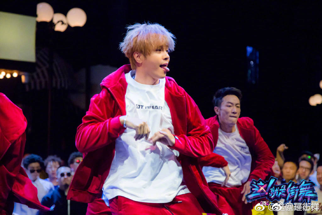 七岁小孩跳街舞很酷的感觉 (小孩喜欢跳的街舞又简单又好玩)