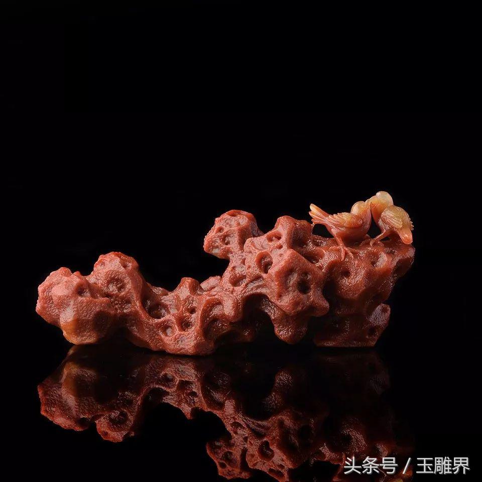 玉石巧雕造型图,月牙形玉料巧雕