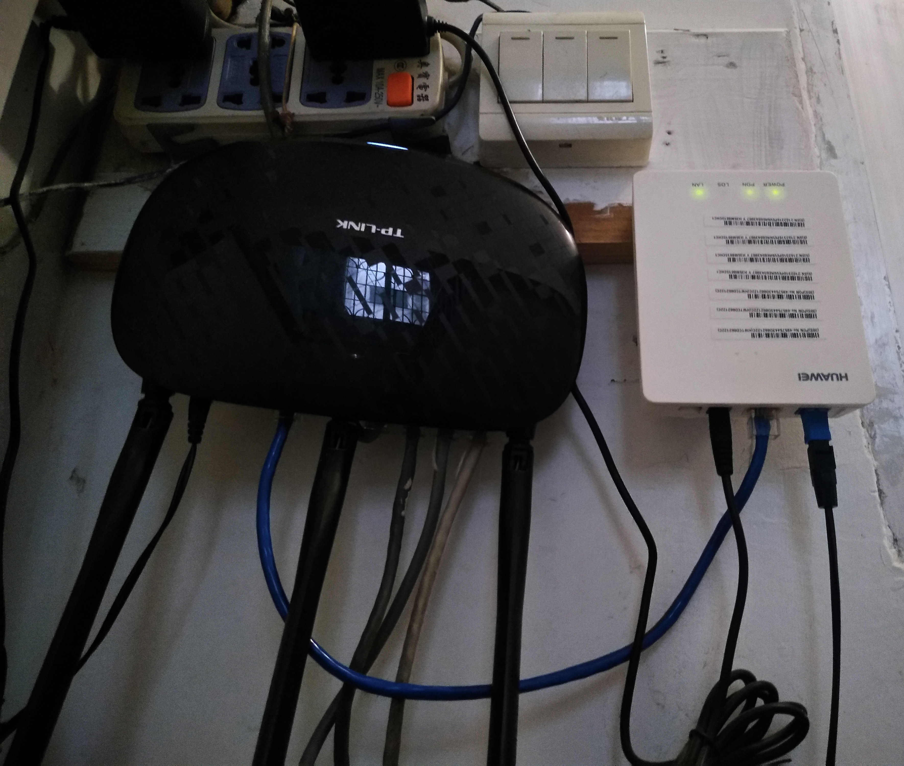 两台电脑一个路由器组建局域网,三个路由器如何连接同一局域网