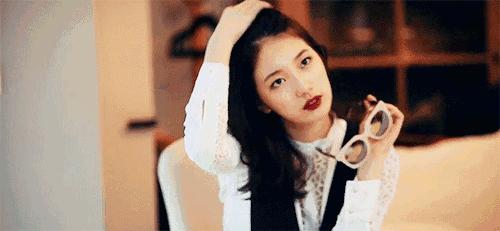 今年春天衬衫最新穿法，不时髦都不行，太有气质了