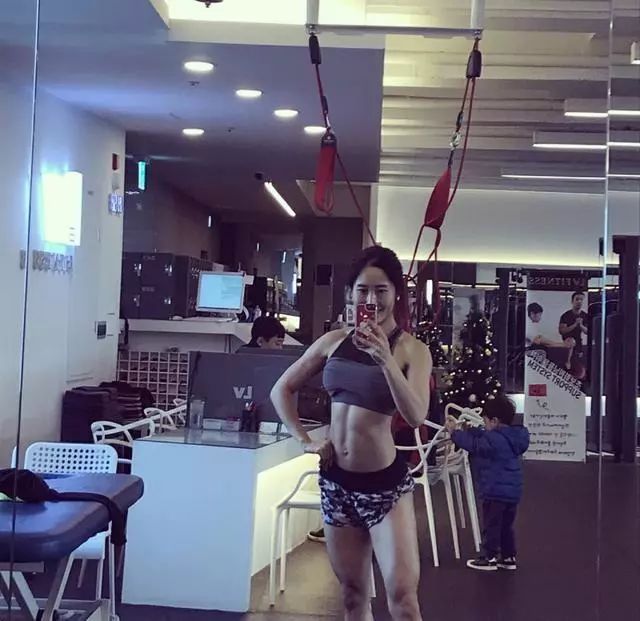 马甲线完美身材露腰杀,提臀丰臀马甲线