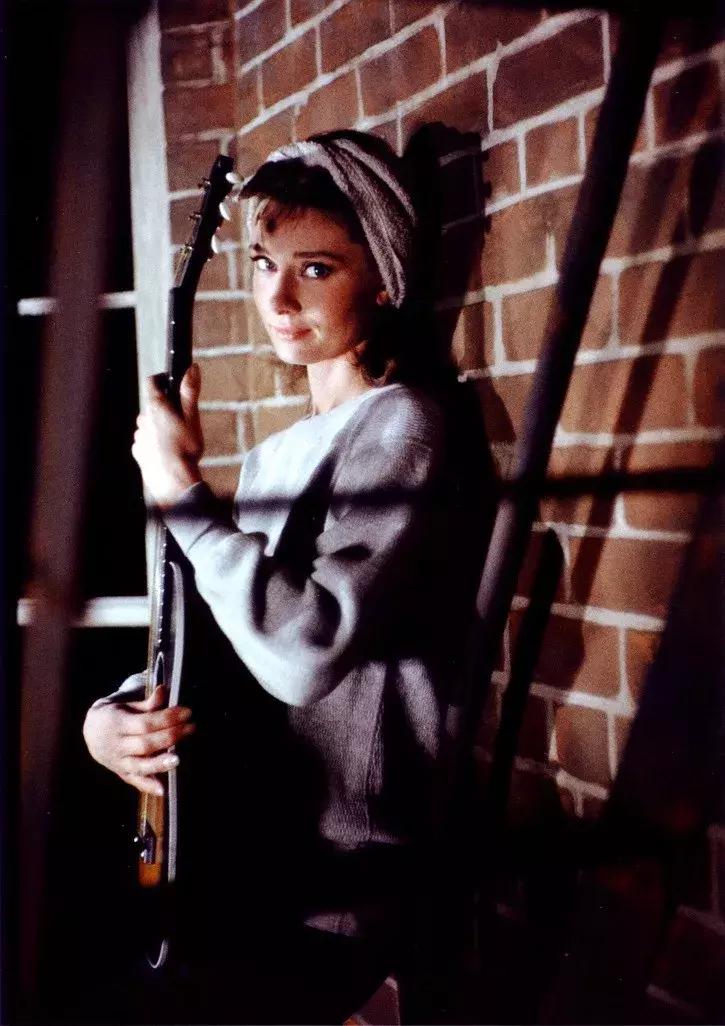 赫本和纪梵希，有一种友情超越爱情