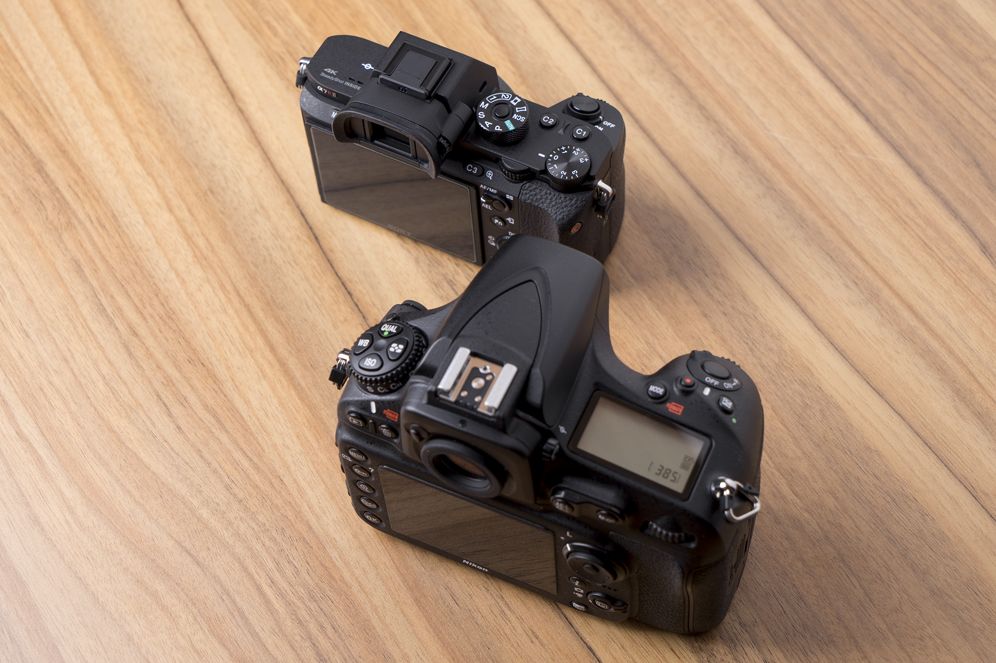 尼康d810换a7r2 (尼康d810与索尼a7r2对比)