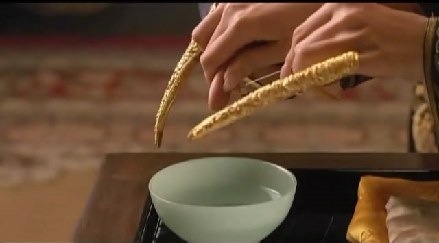 甄嬛传皇后死前和甄嬛对话解说,甄嬛传皇后怎么隐晦的给人赐死的