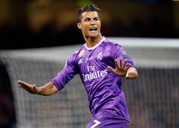 足球比赛场上球员装备要求,关于足球的装备大全