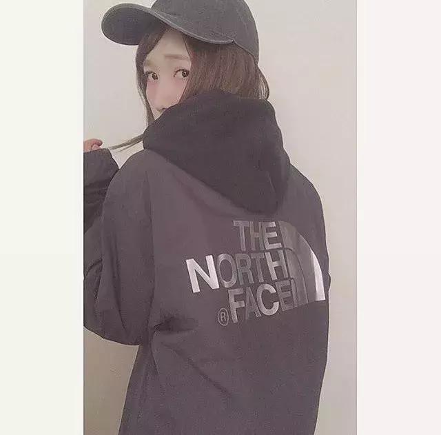 穿上这件外套你就是花丛中最酷的那朵花！