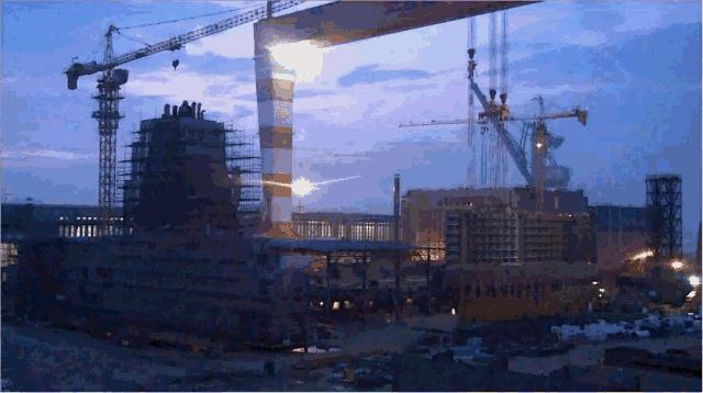 三星大船靠岸,一艘正在远航的轮船