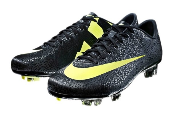 c罗耐克球鞋搭配,c罗出道曼联